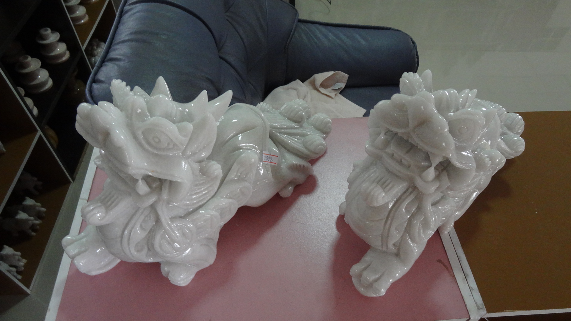 ปี่เซี๊ยะคู่ หินอ่อนสีขาว หางพวง ขนาดยาว 32 สูง 20 เซนติเมตร ( 1 คู่ )