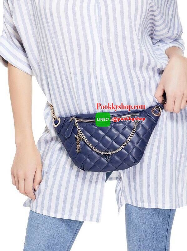 NEW ARRIVAL! Guess Kyli Fanny Pack Belt Bag 2019 กระเป๋าสะพาย/คาดเอว/คาดอกรุ่นใหม่ล่าสุดจาก GUESS FACTORY วัสดุหนังเเกะสังเคราะห์แบบนิ่มลายตารางเปิดปิดด้วยซิป ด้านหน้าประดับโซ่ห้อยโลโก้ดูมีดีเทล ด้านหลังมีช่องซิป ภายในมีโลโก้และช่องซิป สะพายได้หลายแบบไม่จ