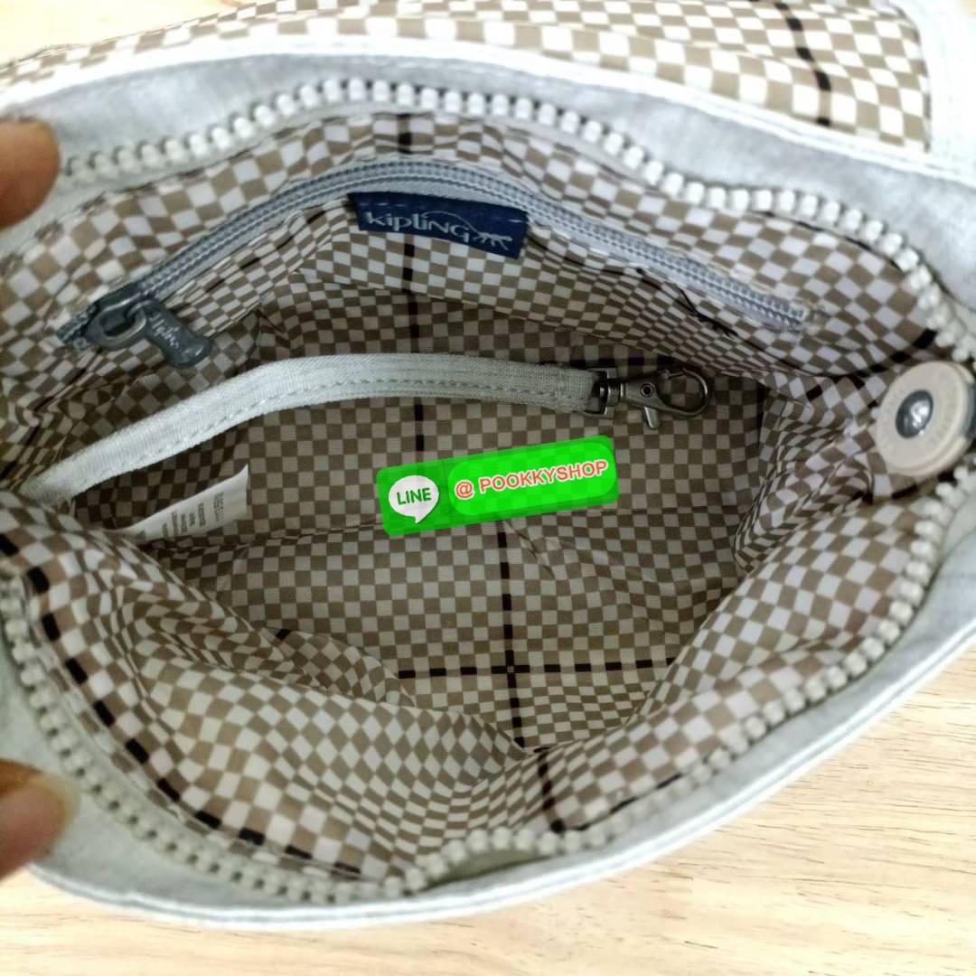 KIPLING SABIAN CROSSBODY MINI BAG กระเป๋าสะพายข้าง วัสดุ Nylon & Polyester 100% ขนาดเล็กกำลังน่ารัก เปิด-ปิดด้วยฝาปิดกระดุมแม่เหล็กและซิปแบรนด์ ด้านในมีแท็กแบรนด์