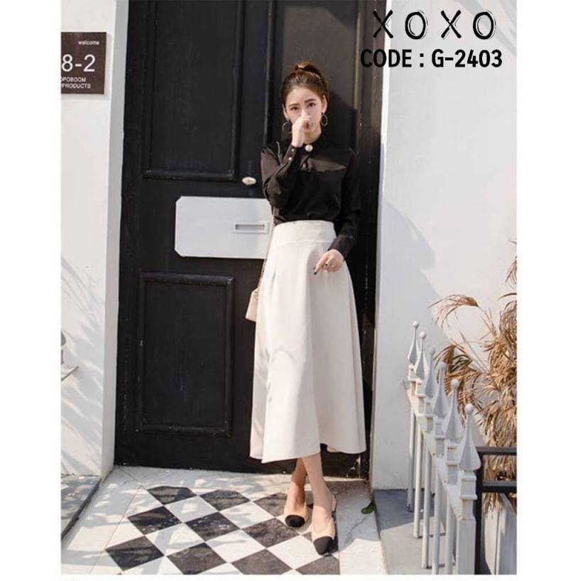 สินค้าพร้อมส่ง พื้นตีแบรนด์ : Chanel กล่องน้ำตาลเรียบ ไม่มีอปก. คัชชูงานสวม รัดหลัง มียางยืด ใส่สบาย ทรงสวย วัสดุหนัง PU มีส้นเล็กน้อย กำลังใส่สบาย งานสวยมาก เนียบ แอดมินหลงรักคู่นี้มากคะ ต้องมีเลยคะ