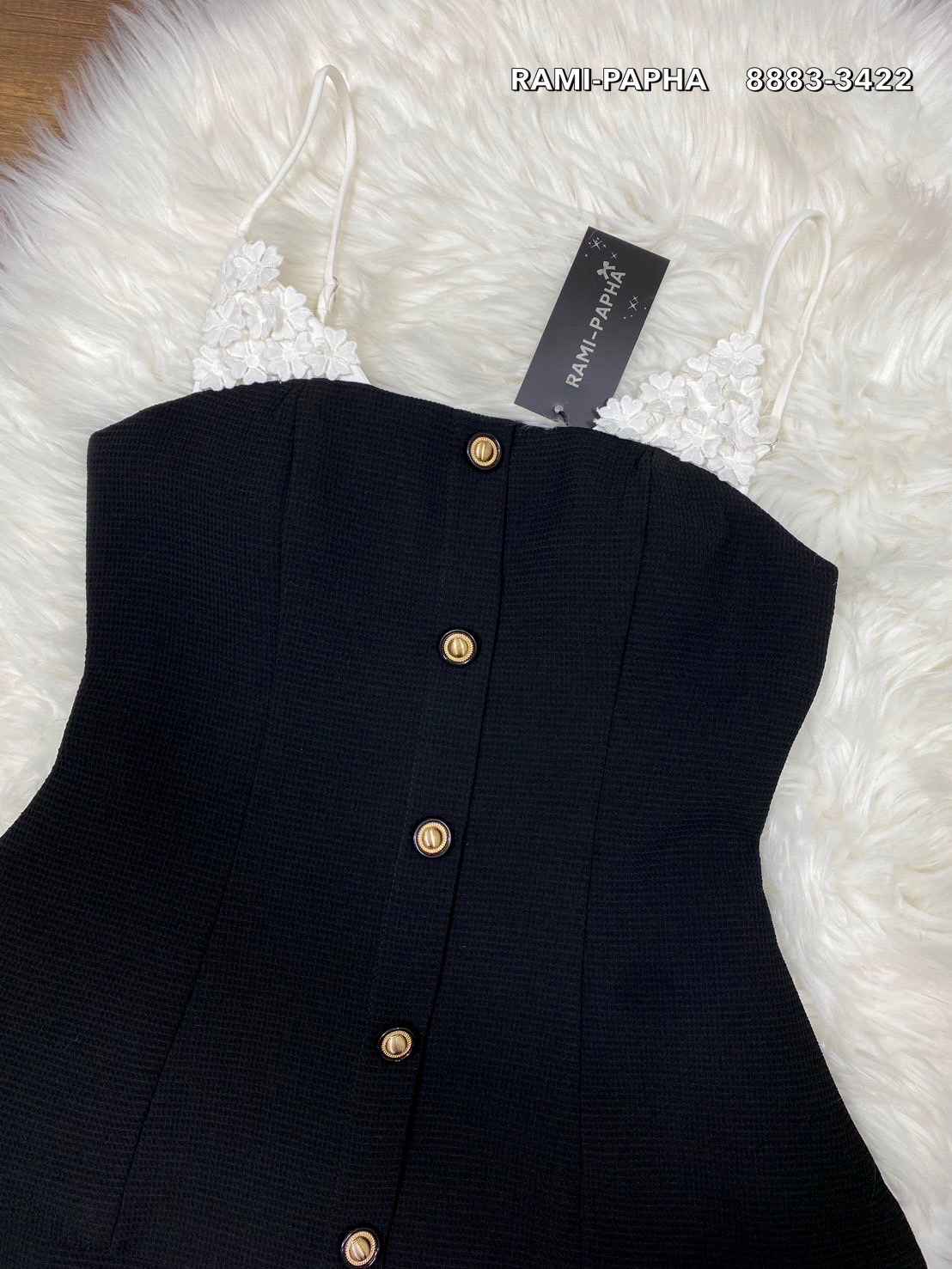 ชุดเซทแฟชั่น ดีไซน์เสื้อสวยเก๋ แต่งดอกไม้3Dสีขาว ++กระโปรงเนื้อผ้าและสีเดียวกัน