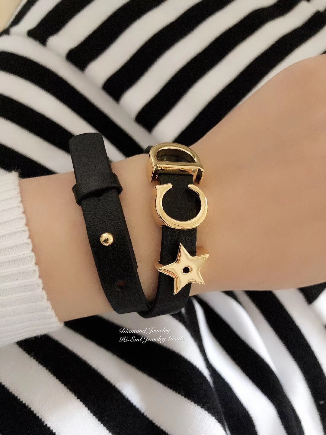 Super Hi-End Quality !!!!! ((งาน 1:1 เหมือนแท้ที่สุดในท้องตลาด)) Dior Bracelet กำไลข้อมือหนังดิออ คอลล่าสุดค่ะงานอย่างใส่ออกมาน่ารักมากๆค่ะ มีแสตม Dior สวยเป๊ะ งานสวยๆจาก Dior สาวกดิออพลาดไม่ได้เลยนะคะ ใส่ได้ตลอดไม่มีตกยุคคร๊าา อะไหล่สีทอง หรูหรา สาวๆห้าม