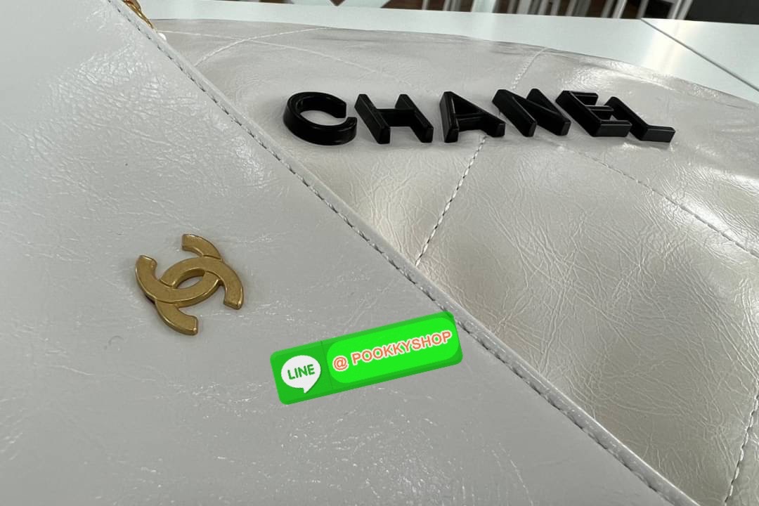 New Arrivals!!! CHANEL BAG VIP GIFT WITH PURCHASE (GWP) พรีเมี่ยมกิ๊ฟสุดหรู วัสดุหนังแกะสังเคราะห์นุ่ม ลื่น มันเงา อะไหล่ทองหรูหรา ไอเท็มมาแรง เกินต้านน ดีเทลเรียบๆแต่หรูหรา ใช้ได้ทุกโอกาศ เปิด-ปิด ด้วยกระดุมแม่เหล็ก ภายในโล่ง มีช่องซิป มาพร้อมใบลูกใส่ตัง