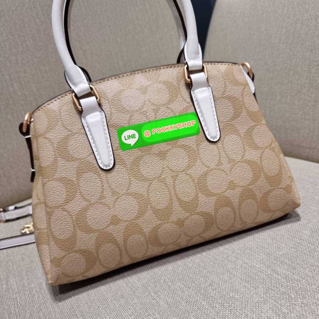 COACH F29434 MINI SAGE CARRYALL IN SIGNATURE CANVAS รุ่นยอดฮิต!! ที่สุดของกระเป๋าสะพายขายดี ต้องทรงถังมินิรุ่นนี้ วัสดุหนังแคนวาสเคลือบลาย สวย คลาสสิค มาพร้อมสายสะพายข้างและหูหิ้วในตัว ถอดออกถือคล้องแขนเก๋ๆ หรูๆยังได้ ภายในเป็นช่องโล่ง แบ่งสัดส่วนอย่างดี