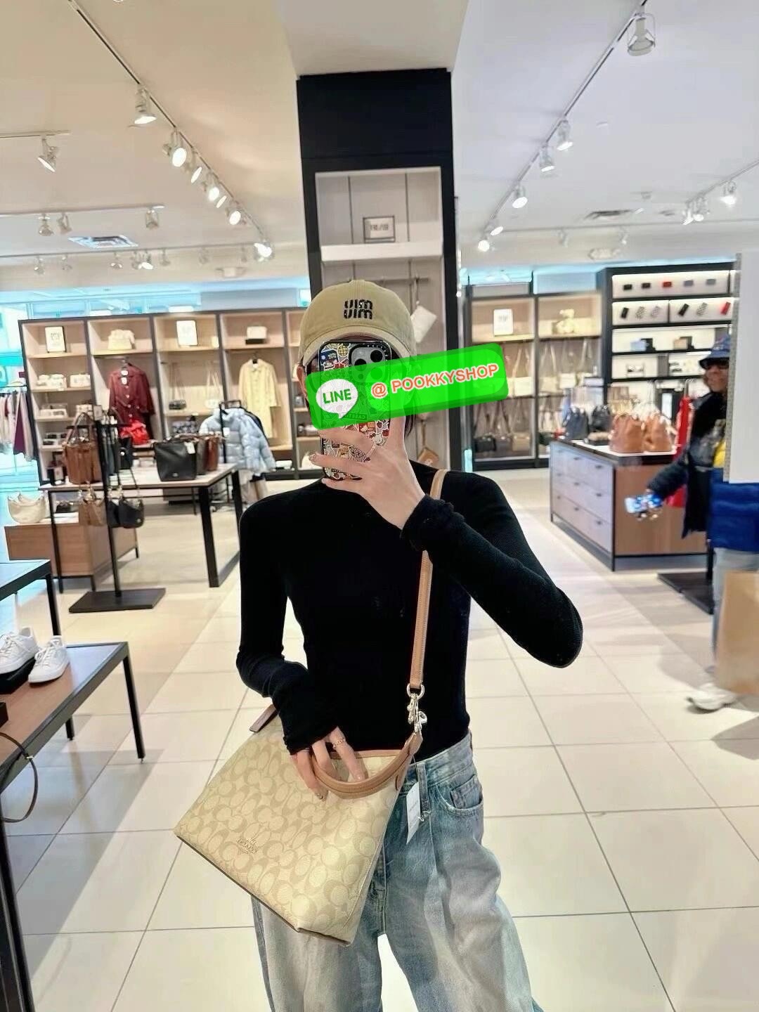 Coach Laurel Shoulder Bag Black CR148 🔖กระเป๋าสะพายข้าง/ไหล่ ทรง hobo สวยทันสมัยไม่มีเอาท์ 🔖วัสดุ : pebble leather 🔖เปิด - ปิด แบบซิปบน ภายในช่องโล่งกว้าง มีช่องรับแยกสองช่องมีซิปหนึ่งช่อง จุของได้เยอะ