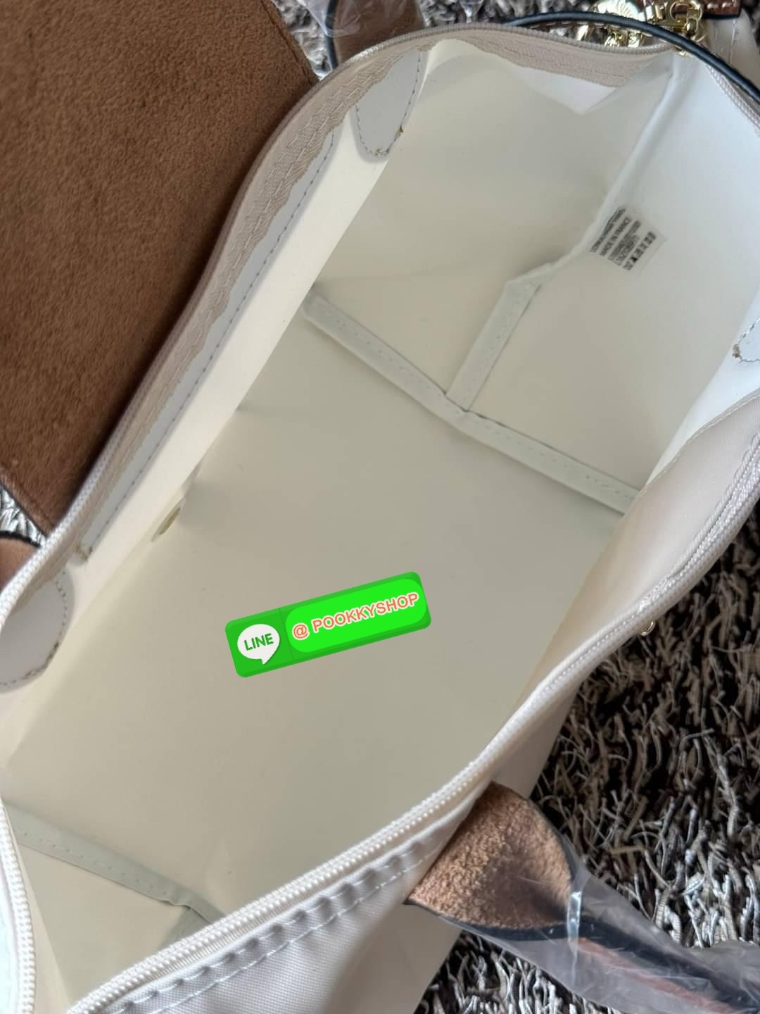 LONGCHAMP LE PLIAGE ORIGINAL S HANDBAG Crossbody Bag กระเป๋าสะพายไหล่ รุ่น Original มีเอกลักษณ์อันโดดเด่นของรุ่นไอคอนนิคของ Longchamp อย่าง Le Pliage (เลอ ปลิยาจ) โดย Longchamp ได้รับแรงบันดาลใจจากศิลปะการพับกระดาษแบบ Origami (โอริกามิ) ในการสรรค์สร้างกระ