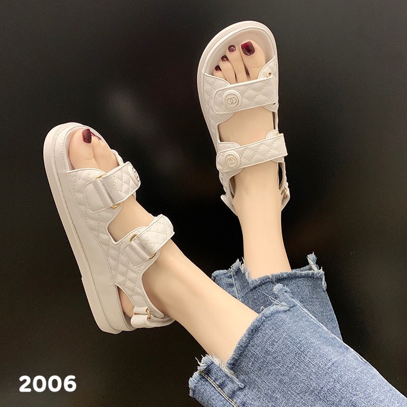 สินค้าขายดี พร้อมส่งค๊าา channel shoes รองเท้ารัดส้น channel งานเกรดพรีเมี่ยม พื้นนิ่มมากคะ ใส่สบายจะแมตช์กับกางเกง👖หรือกระโปรง👗ก็ได้ค่ะ แม่ค้าคอนเฟริม ห้ามพลาดเลยจ้าตัวนี้แนะนำ อย่าช้ารีบเลย