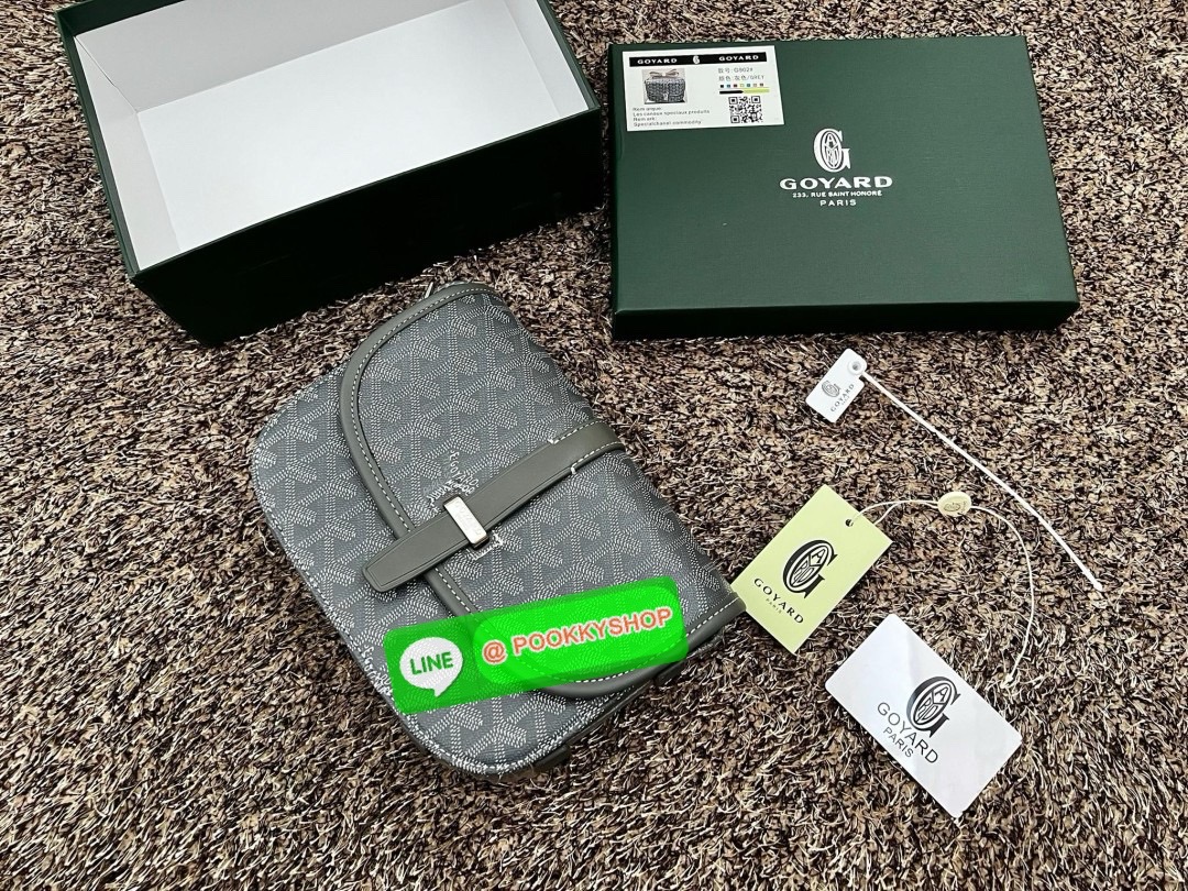 NEW NEW NEW จะเลิกฮิตกันกี่โมงค่าสำหรับรุ่นนี้ GOYARD BELVEDERE PM พร้อมส่ง! ได้ราคาดีมา จำนวนจำกัดค่ะ! 💌กระเป๋าสะพายข้างหรือครอสบอดี้ร์ หนังแท้สวย หนังมีความนิ่มในตัว น้ำหนักเบา ตอบโจทย์ได้ดีในทุกๆวันค่ะ 💌เปิด-ปิดกระเป๋า แบบตัวสอดด้านหน้า