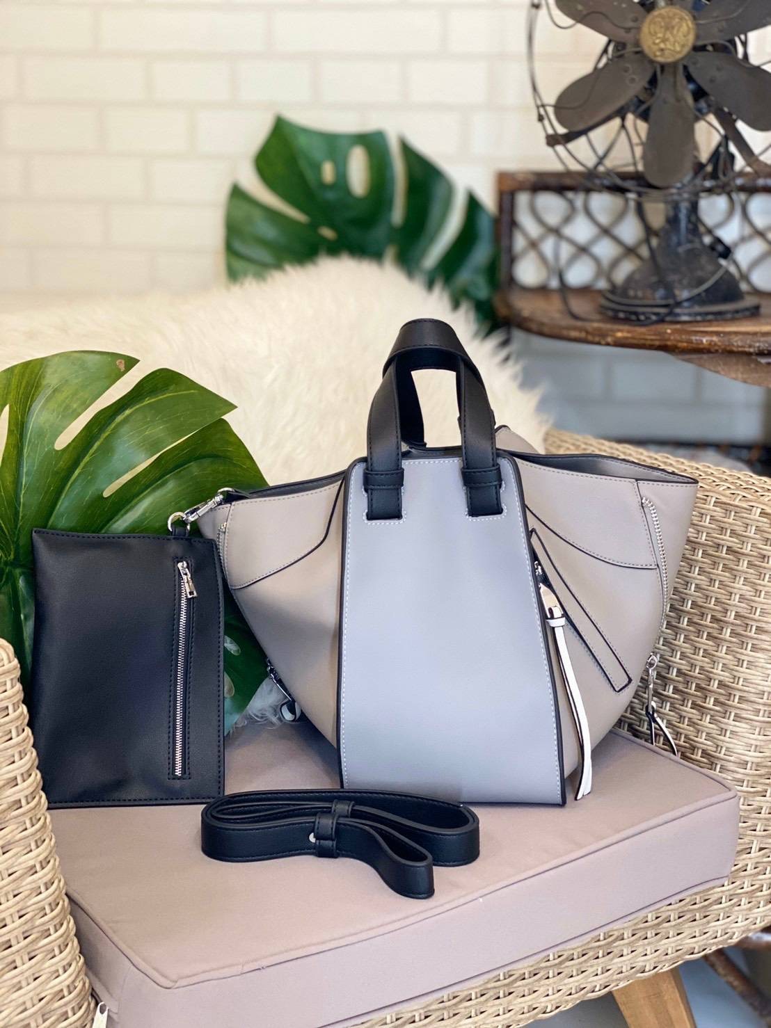 พร้อมส่งค่า 💕Hammock 💕 สิ้นสุดการรอคอย สำหรับรุ่นที่ทุกคนถามหาเยอะที่สุด การันตรีงานคุณภาพ ใช้เวลาผลิตนานสุดถึง 4 เดือน ตอนนี้พร้อมส่งเเล้วค่า Hammock size 30 cm รอบนี้เป็นงานสั่งผลิต งานเนี้ยบ ตัวหนังสวยมากกกก PU premium อย่างดี มีความหนา