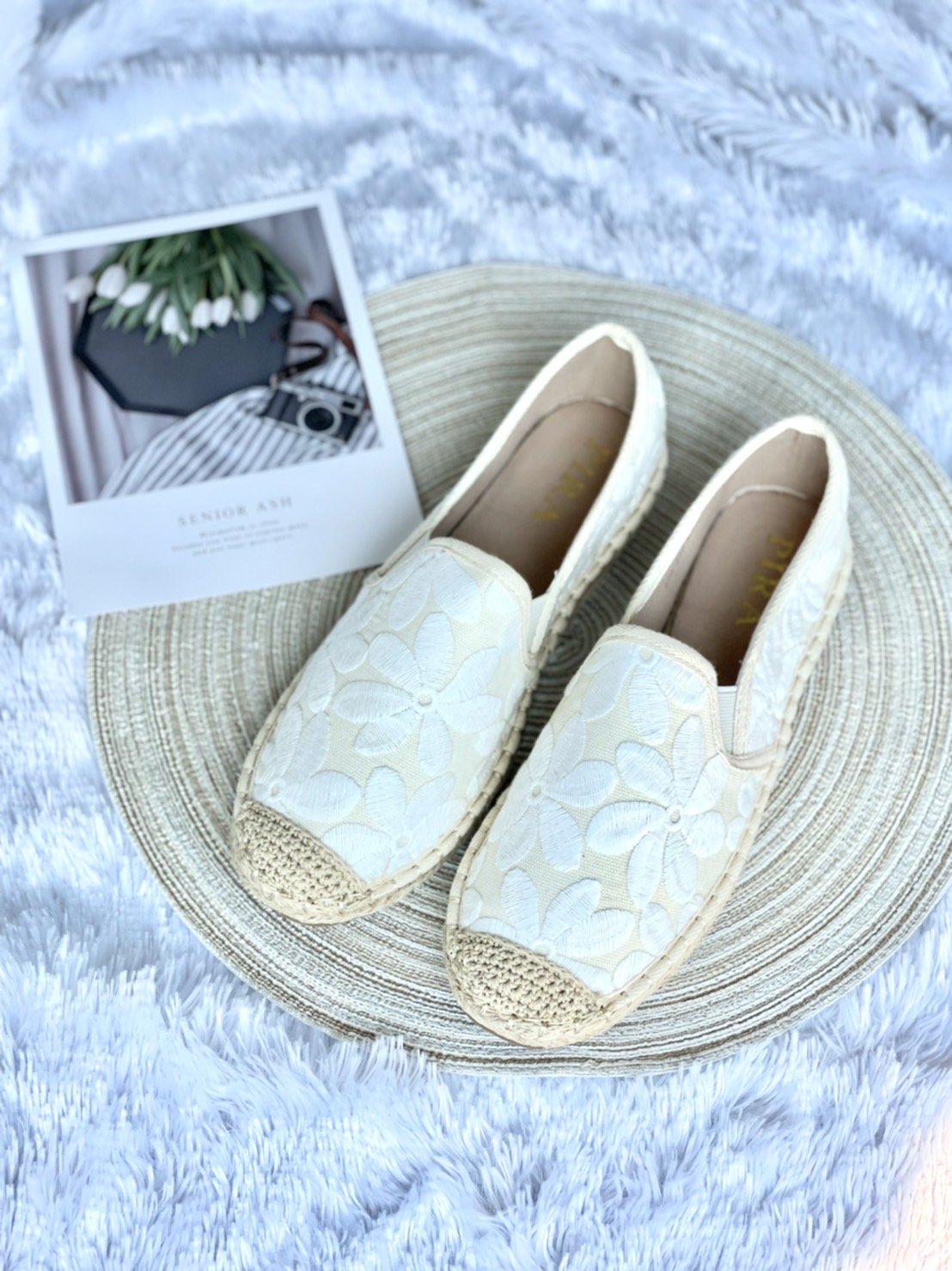 พร้อมส่งคะ อร๊ายย รองเท้า slip on งานขายดี งานสวยฟรุ่งฟริ้งมากค่า งานสวยๆเกร๋ๆ ต้องรุ่นนี้เลยคะ รองเท้ารุ่นนี้สาวๆควรมีติดตู้ จะแมตช์กับกระโปรง👗หรือกางเกง👖 ก็น่ารักของมันต้องมีค่า