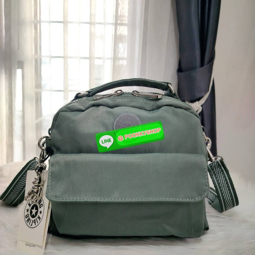 KIPLING Cand 2 ways backpack กระเป๋าถือหรือสะพายข้าง ขนาดกลาง วัสดุ Polyester 100% -ด้านหน้ามี 2 ช่องซิป -ช่องหลักโล่งกว้าง ใส่ของได้เยอะสุดๆ พร้อมช่องซิปและช่องแยกด้านข้างให้แยกของได้เป็นระเบียบมากขึ้น สามารถติใส่กระเป๋าสตางค์ใบยาวได้ มาพร้อมสายคล้องพวงก