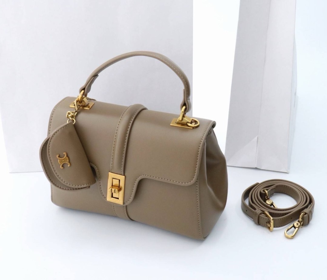 celine งาน nologo งานเกรดพรีเมี่ยม หนังดีมาก มีแถมกระเป๋าลูกใบเล็ก ขนาดกำลังพอเหมาะ แมทได้กับทุกลุค ทั้งถือและสะพาย