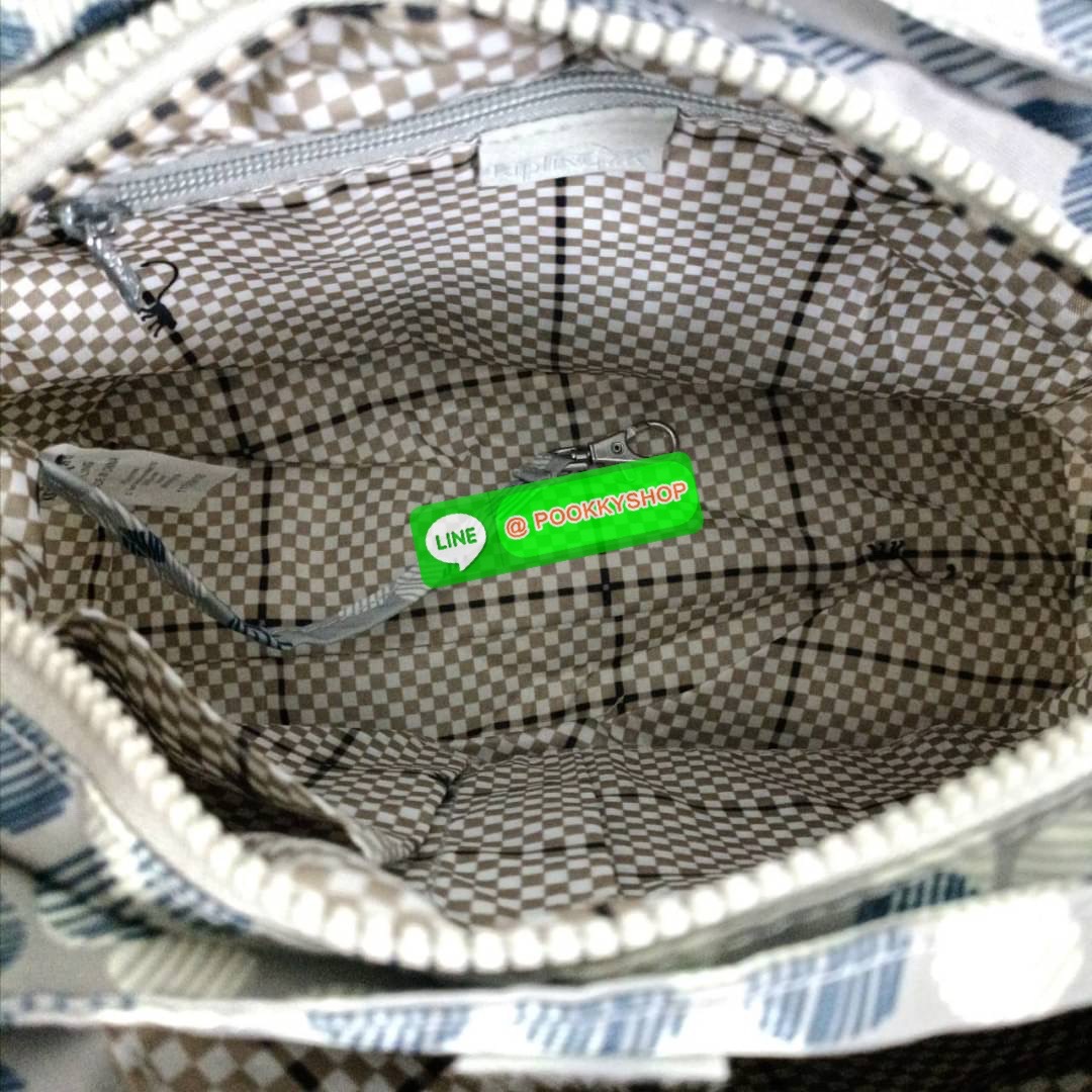 KIPLING ELISE HANDBAG กระเป๋าถือและสะพายไหล่ วัสดุ Nylon +Polyester ขนาดกำลังพอดี จุของได้มาก มีหูจับสองสาย ถือสะดวก น้ำหนักเบา มีช่องซิป ด้านหน้า ช่อง กระเป๋าหลักเปิด-ปิดด้วยซิป มี3 ช่องว่างใส่ของได้จุมากๆ ใส่มือถือได้ กระเป๋าสตางค์ใบยาว และ เครื่องสำอาง