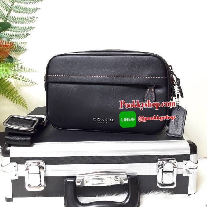 NEW IN !! COACH GRAHAM CROSSBODY IN SIGNATURE LEATHER (COACH F50713) **รุ่นตามหากันเยอะมากๆ** กระเป๋าสะพายข้าง ใช้ได้ทั้งผู้ชายและผู้หญิง โดดเด่นด้วยลาย Signature แบบลาย C นูน สายสะพายถอดได้ สามารถถือเป็นครัชได้ สามารถปรับสายสั้นเป็น คาดอกได้ ขนาดกำลังดี