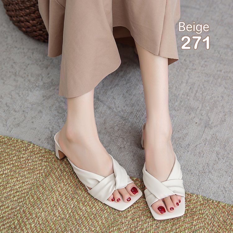 พร้อมส่งคะ งานใหม่มาแล้วจ้า ทรงสวยอย่างดี งานส้นเดินง่าย ตัวนี้ห้ามพลาด ใส่สบายจะแมตช์กับกางเกง👖หรือกระโปรง👗ก็ได้ค่ะ แม่ค้าคอนเฟริม ห้ามพลาดเลยจ้าตัวนี้แนะนำ อย่าช้ารีบเลย