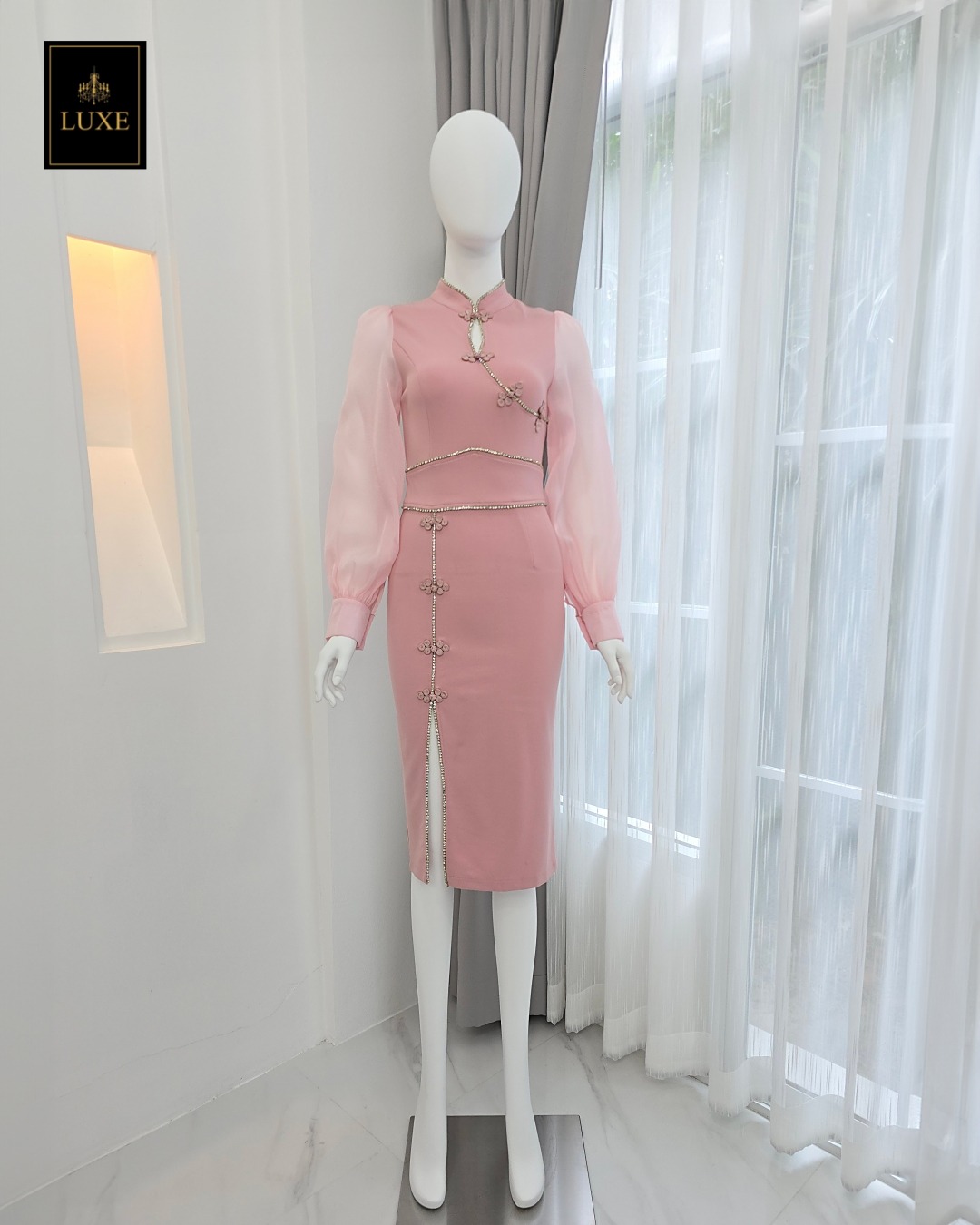 เดรสแฟชั่น เดรสกี่เพ้าเสื้อแขนยาวปลายแขนพอง กระโปรงทรงสอบผ่าหน้าขา