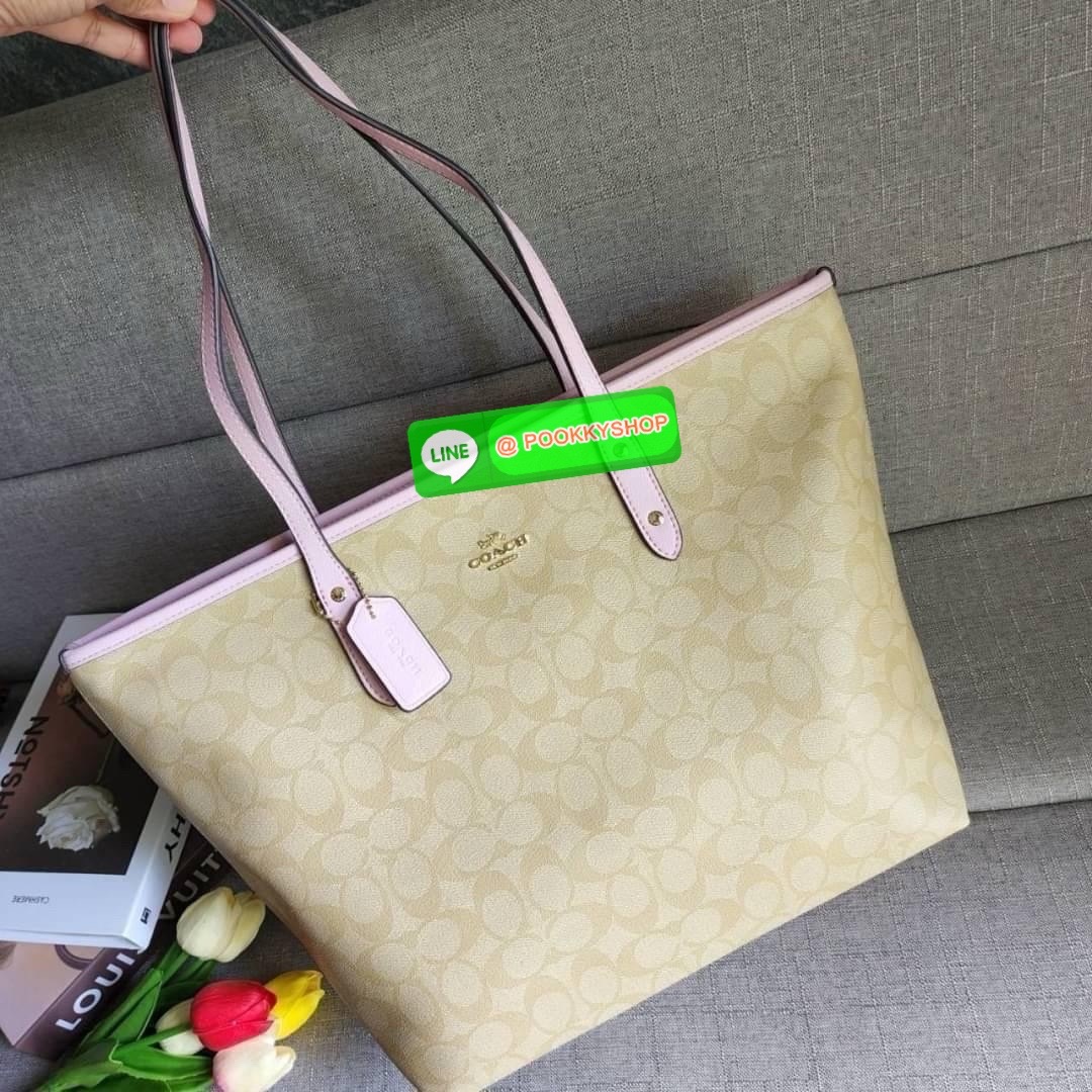 COACH CITY ZIP TOTE IN SIGNATURE COATED CANVAS (COACH F36876) กระเป๋าสะพายทรงช้อปปิ้ง ทรงสวย ทรงยอดนิยมใบใหญ่ยุของได้เยอะ หนังcanvas ลาย C Signature สายหนังแท้ สะพายขึ้นไหล่ได้สวย ใบใหญ่ ใช้งานง่าย มีซิปปิดด้านบน มีผ้าบุด้านใน มีช่องซิป