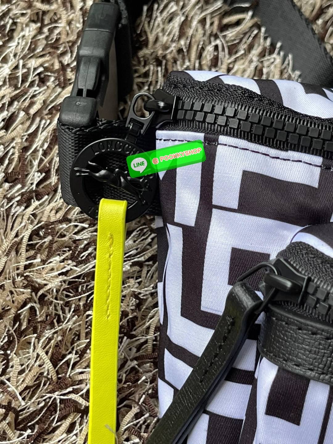 💕LONGCHAMP LE PLIAGE LGP BELT BAG M เท่ห์อย่างมีสไตล์กระเป๋าทรงคาดอกและคาดเอวดีไซน์แนวสปอร์ต เพิ่มความโดดเด่นทันสมัยด้วยลายซิกเนเจอร์ มีช่องซิปที่ใช้งานง่ายช่วยให้คุณหยิบใช้สิ่งของจำเป็นได้อย่างสะดวกและง่ายดาย และผสานสายรัดแบบปรับได้เข้ากับหัวเข็ม