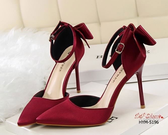 สินค้าพร้อมส่ง รองเท้าส้นสูงหัวแหลมรัดข้อนำเข้า วัสดุหนัง PU บุผ้าซาตินด้านนอก ดีไซน์โบว์ด้านหลัง เรียบหรู งานคุณภาพดีมาก งานจริงเหมือนรูป แมทง่ายกับทุกชุด ใส่ออกงานก็สวยหรูค่ะ