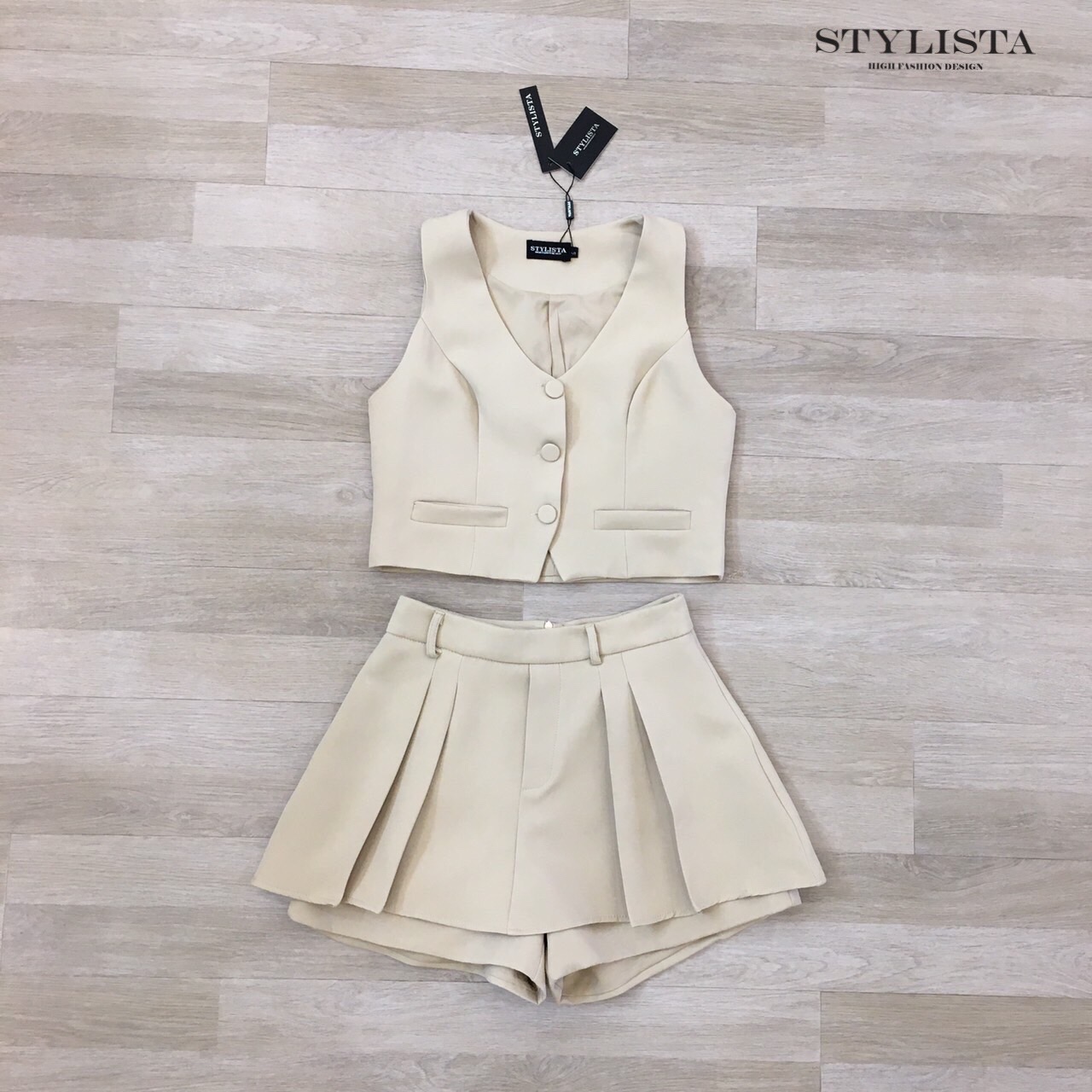 ชุดเซทแฟชั่น เซตเสื้อเบลเซอร์แขนกุด + กางเกงขาสั้นจีบหน้า