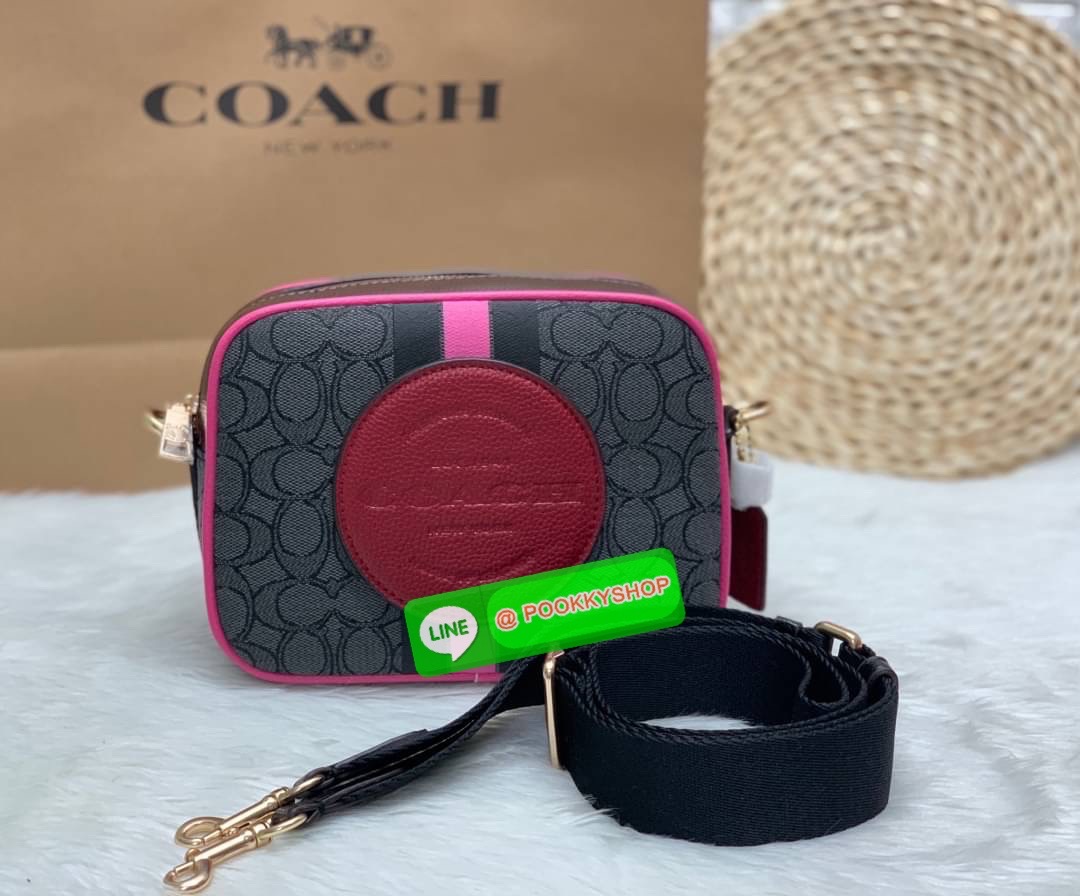 New arrival! 🌈รุ่นใหม่ห้ามพลาดค่ะ! Coach Dempsey Camera Bag In Signature Jacquard With Stripe And Coach Patch ((1912)) พร้อมส่งที่ไทย! กระเป๋าสะพายครอสบอดี้ร์กรือสะพายข้างได้ วัสดุJacquard+หนังแท้ สวยงามมากๆค่ะ ด้านหน้ามีป้ายวงกลมหนังโลโก้แบรนด์ เ