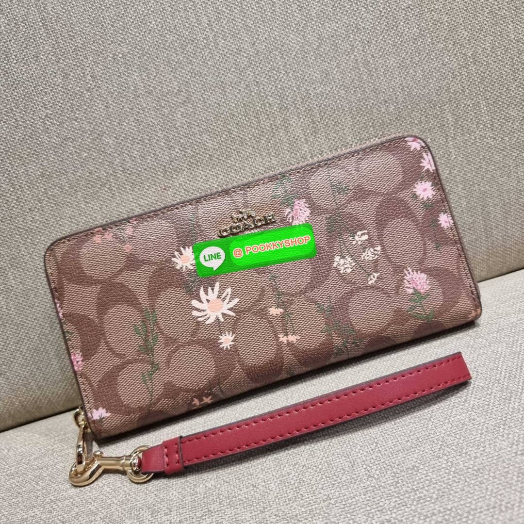COACH C8736 LONG ZIP AROUND WALLET IN SIGNATURE CANVAS WITH WILDFLOWER PRINT น้องน่ารัก คอลใหม่ล่าสุด กระเป๋าสตางค์ใบยาวกึ่งคล้องมือ รุ่นขายดี มาในดีไซน์สุดคิ้วท์ น่าใช้!! วัสดุหนังแคนวาสเคลือบลาย มาพร้อมสายคล้องมือ ถอดออกได้ ภายในใส่บัตรได้เยอะ มีช่องซิป