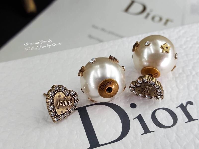 Super Hi-End Quality !!!!! ((เกรด 1:1 ดีที่สุดในท้องตลาด แสตมครบค่ะ)) Dior Tribales Earrings **คอลเลคชั่น Autumn 2018 ใหม่ล่าสุดเลยคร่า** งาน 1:1 เหมือนในช็อปเป๊ะๆ ต่างหูดิออรุ่นใหม่ ล่าสุดชนช็อป ดีไซน์สวยมากๆค่ะ ประดับอะไหล่ทองแอนทีคอย่างดี งานสวยไร้ที่ต