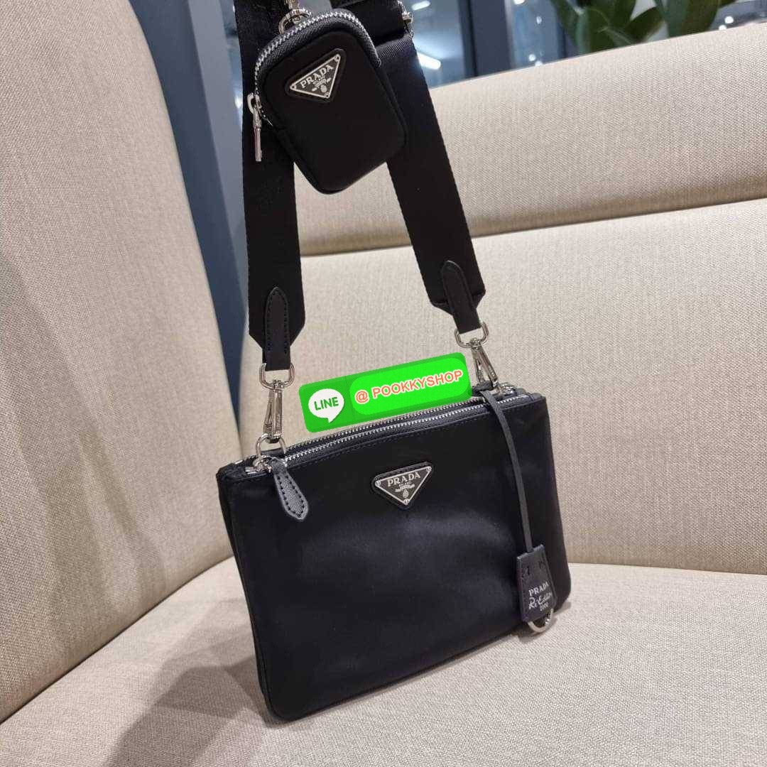 PRADA RE-EDITION 2000 RE-NYLON SHOULDER BAG ไอเท็มสุดโปรด unisex กระเป๋าสะพายข้าง ดีไซน์เรียบง่าย แต่มีความหรูในตัว รูปทรงพกพาสะดวก หยิบใช้ได้ในทุกๆวัน อีกหนึ่งคอลเลคชั่นขายดี วัสดุผ้าไนล่อนคุณภาพ พร้อมใบลูก ไว้ใส่เหรียญ ใส่กุญแจได้สารพัด เปิด-ปิดด้วยซิปห