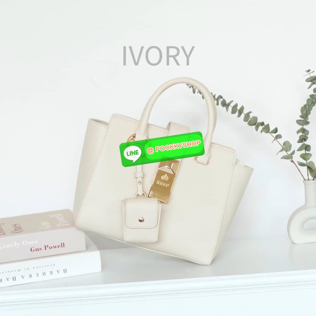 สินค้าเข้าใหม่ กระเป๋า Handbag ฟังชั่นครบที่อยากแนะนำ 👜 KEEP รุ่น ‘ 𝗩𝗔𝗟𝗘𝗡 HANDBAG ‘ **พิเศษ !! รุ่นนี้ตัวกระเป๋าทำจาก หนัง Microfiber ลาย Epsom ที่เป็นพื้นผิวสัมผัสมีลายตารางเล็กน้อย สวยหรู ทนทาน น้ำหนักเบา