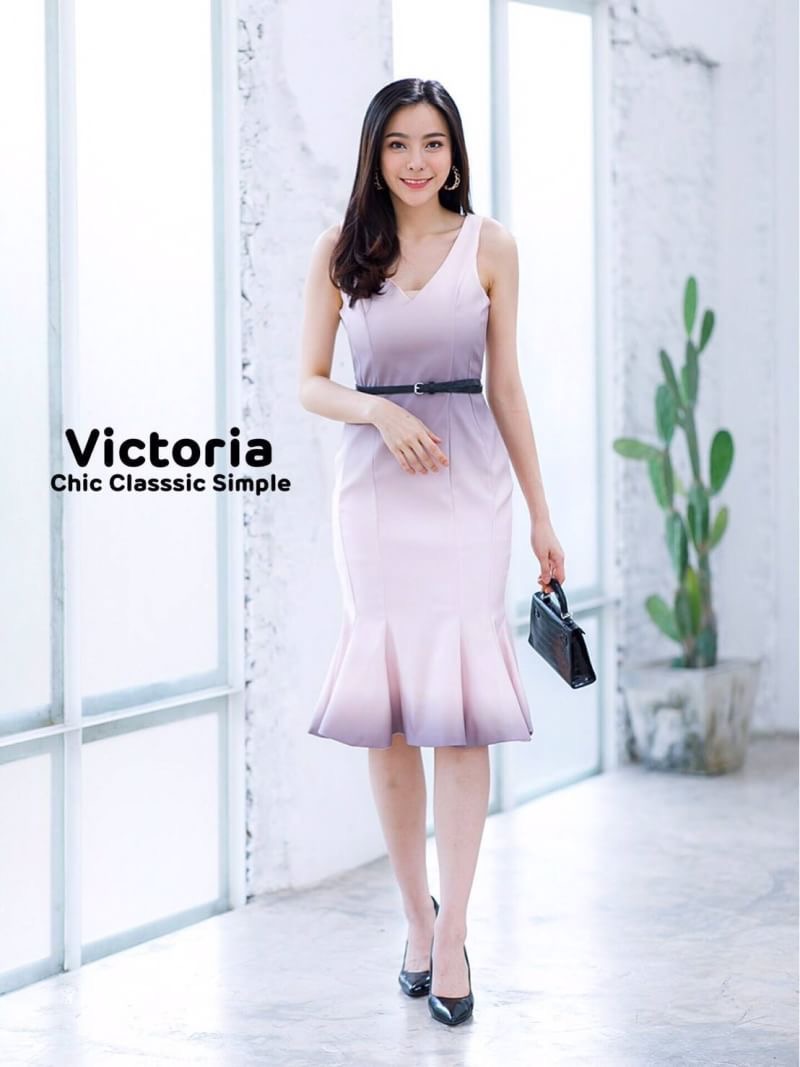 NEW arrivals by " VICTORIA " BRAND :: PE DETAIL :: เดรสแขนกุดผ้าพิมพ์งานไล่สีทั้งตัว มาในทรงเข้ารูป หางปลา มาพร้อมเข็มขัดสีดำเข้าเซ็ตกันให้ฟรีๆไปเลยค่า ตัวนี้ฮอตไอเท็มมากๆ ห้ามพลาดเลยนะคะ
