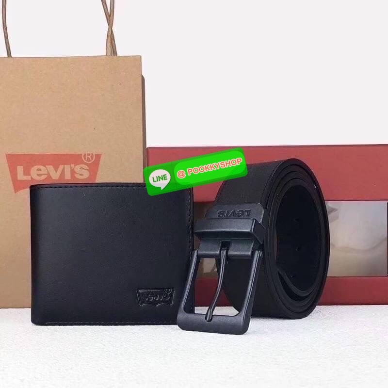 Levi's Leather Belt & Wallet Set เซตสุดคุ้ม กระเป๋าสตางค์หนังนิ่ม ด้านหน้าตกแต่งด้วยโลโก้แบรนด์ ด้านในมีช่องใส่รูป ช่องใส่บัตร และช่องใส่ธนบัตร 2 ช่อง มาพร้อมกับเข็มขัดสุดเท่ และที่เจาะรูเข็มขัดค่ะ