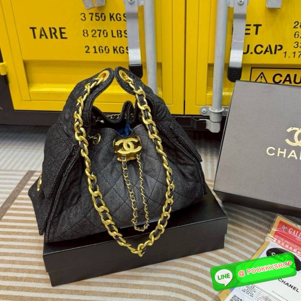 🕊️ พร้อมส่ง | CHANEL 25 Small Handbag กระเป๋าสะพายทรงโฮโบ คอลใหม่ล่าสุด ต้อนรับฤดูกาล SPRING-SUMMER 2025 รูปทรงใช้งานได้จริง จุของได้ ถือเก๋ๆ เอวี่เดย์ลุค บอกเลยว่าดีไซน์เก๋มาก สาวๆ เตรียมพุ่งตัวก่อนใครได้เลย ราคาสุดคุ้มที่นี่ที่เดียวค่า