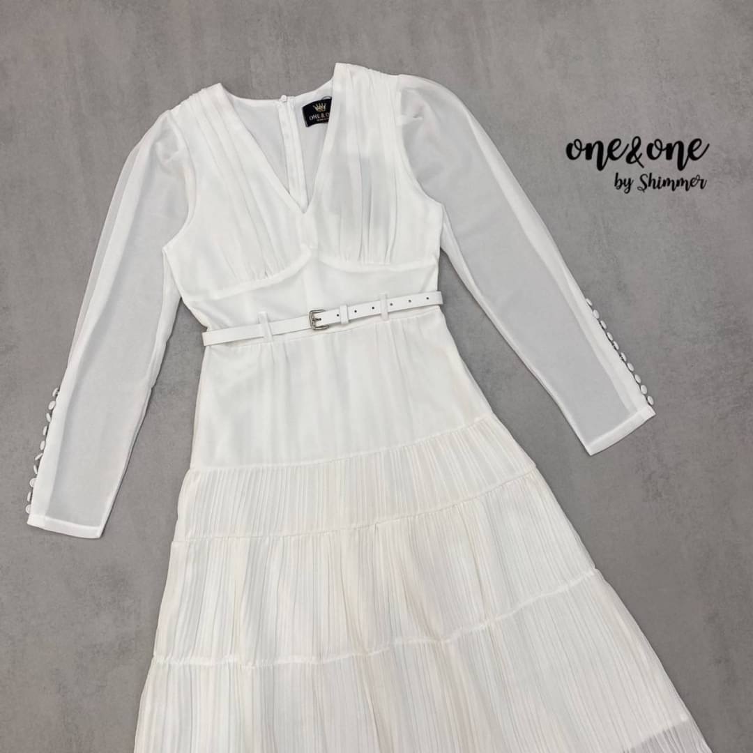 One&One Detail : แม็กซี่เดรสเนื้อผ้าชิฟฟอนช่วงกระโปรงตัดต่อแพทเทิร์นเป็นชั้นๆ ด้วยชิฟฟอนอัดพลีท ปลายแขนตกแต่งด้วยกระดุมปั้ม งานมีซับในซิปหลังพร้อมเข็มขัด ลุคนี้ใส่ทำบุญช่วงเข้าพรรษาสวยหวานแน่นอนค่า