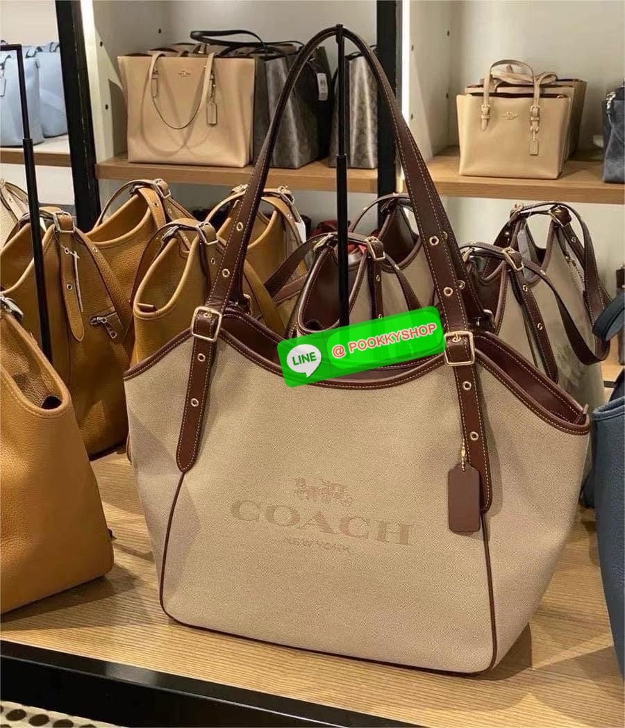 COACH CR167 MEADOW SHOULDER BAG 🔖กระเป๋าถือคอลเลคชั่นใหม่ ใบใหญ่ตอบโจทย์คนสัมภาระเยอะ 🔖วัสดุ: ผ้าแคนวาสตัดขอบหนังแท้ 🔖เปิด-ปิดด้วยซิป 🔖ภายในโล่งใส่ของได้เยอะมาก มีช่องซิป1ช่อง ช่องใส่ของจุกจิก1ช่อง 🔖ด้านหลังมีช่องซิ