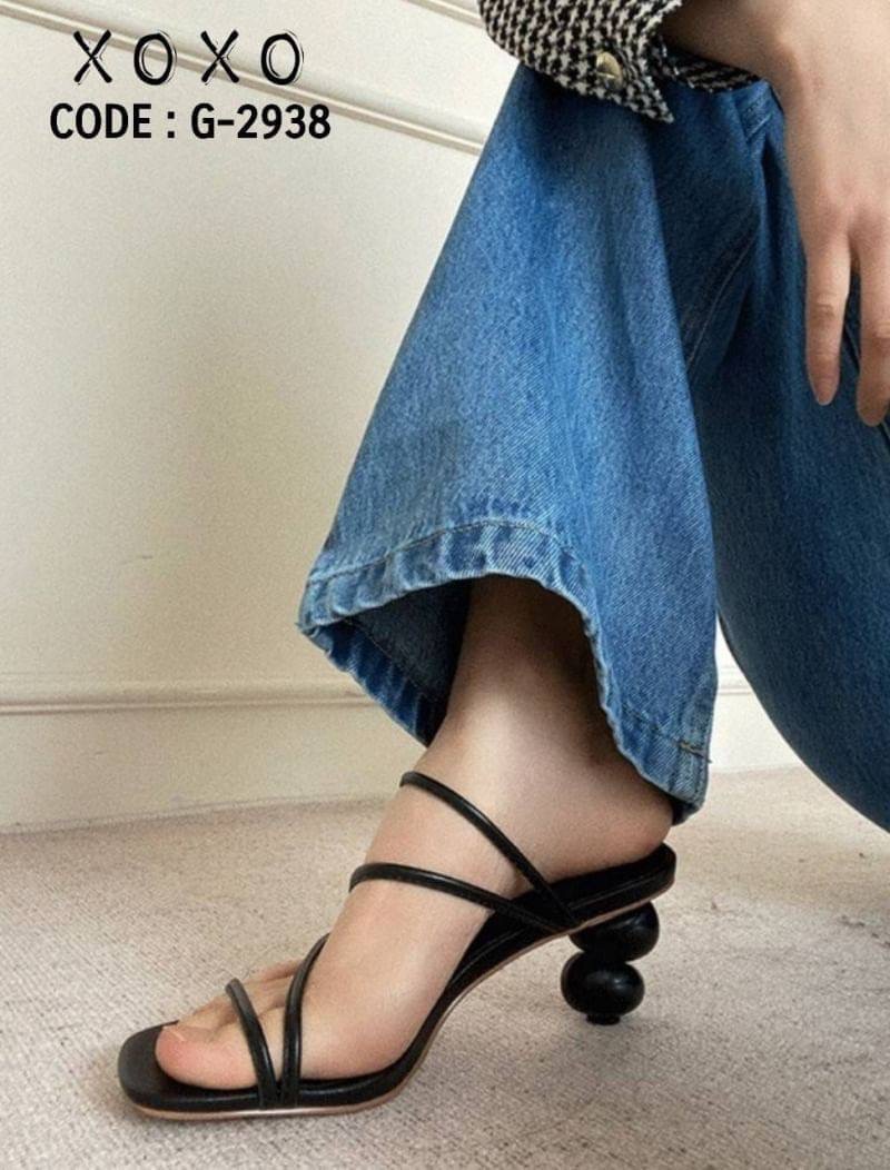 สินค้าพร้อมส่ง สไตล์ : เกาหลี งานสวม งานเก๋ๆ แอดมินบอกไว้เลยต้องมีจร้า คือเลิศ วัสดุ PU แต่งส่ยคาด ตามภาพ สวมใส่ง่าย น้ำหนักเบา ส้นเก๋มาก แมทส์ชุดลุคทันสมัย สาวเก๋ๆ