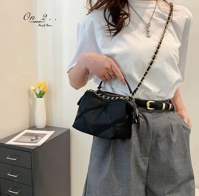 NEW Arrival CHANEL Nylon Crossbody bag กระเป๋าผ้าไนลอนเดินด้ายตารางสีดำ อะไหล่สีทองเข้ม สายโซ่ร้อยหนัง อะไหล่สีทอง สวยเลิศ♥️