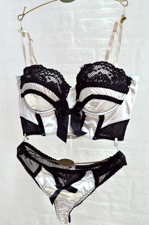 ชุดชั้นในเซ้กซี่ สีนูท แต่งลูกไม้ดำ + กางเกงในบิกินี่ เข้าชุด งานพรีเมี่ยม ส่งออก Size C80/C85