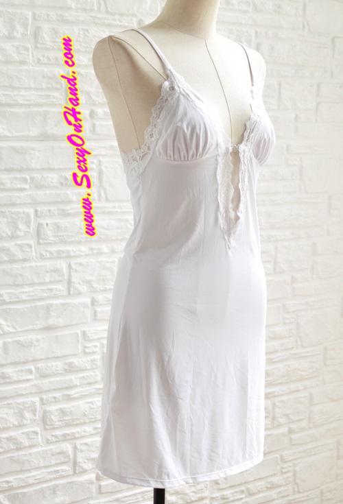 ชุดนอนเซ็กซี่ ชุดนอนสายเดี่ยวสีขาว เนื้อผ้าLYCRA เนื้อดี นุ่มลื่น แต่งแหวกลูกไม้ กลางอก ติดเพชรเก๋ๆ เนื้อผ้ายืดหยุ่นสวมใส่เย็นสบายมากๆคะ สินค้าส่งออก ญี่ปุ่น
