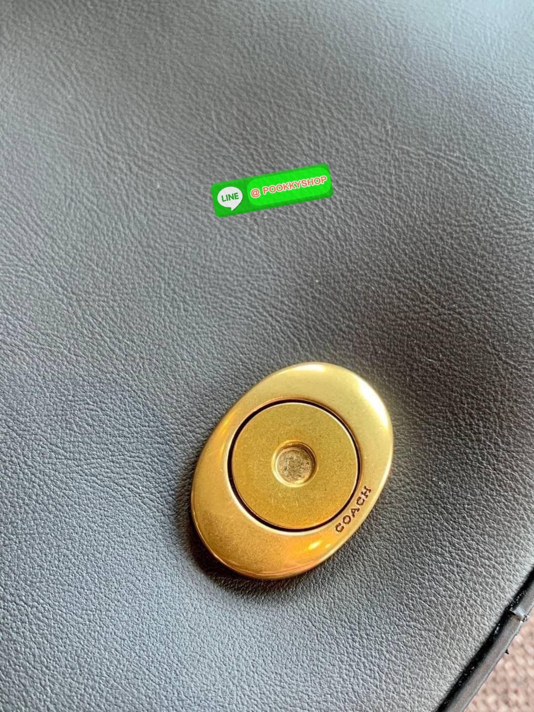 COACH SOFT TABBY SHOULDER BAG ((C4823)) 📣พร้อมส่ง รุ่นฮิต นาทีนี้ที่สาวๆต้องมีค่ะ! สุดคุ้ม! กับกระเป๋าหิ้ว//คล้องไหล่//สะพายข้างได้ หนังแท้เรียบ หรูดูสวยค่ะ เปิดปิดกระเป๋าแบบกระดุมแม่เหล็ก ประดับอะไหล่โลโก้ตัวใหญ่สวยมากๆ ภายในกระเป๋าสามารถใส่กระเป