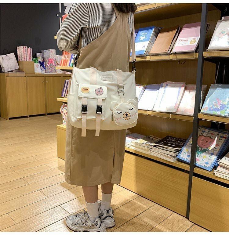 รุ่นใหม่ พร้อมส่ง!!!!!!! Miki Bear cross bag (BP) คุ้มมาก ช่องเยอะมากถึงมากที่สุด แถมฟรี! พวงกุญแจหมีเป็นซิป ใส่บัตรใส่เหรียญได้ ถอดออกแยกใช้งานได้ เนื้อผ้ากันน้ำด้วยนะ