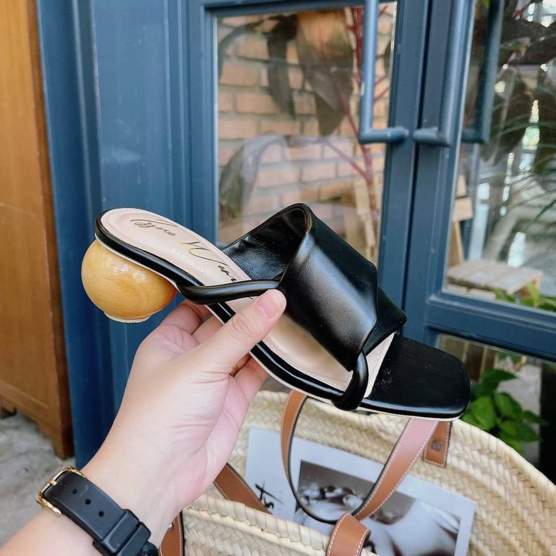 G149 พร้อมส่ง แบบมาใหม่ รองเท้า ส้นไม้ทรงกลมสูง2นิ้ว สไตล์ แบรนด์ cult gaia ส้นไม้แท้ หนังนิ่มมากกกกก ใส่สบายเว่อร์ งานจริงสวย เป๊ะ ไม่จกตาจ้า