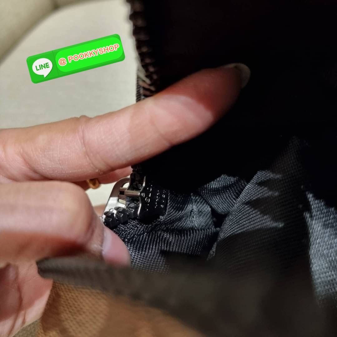 COACH C4028 COACH x PEANUTS WARREN BELT BAG IN SIGNATURE CANVAS WITH VARSITY PATCHES กระเป๋าคาดอกไซส์ใหญ่ คอลเลคชั่นยอดฮิต!! เป็นรุ่นสุดยอดของความคลาสสิค ขนาดสะพายกำลังเท่ คูลๆ ใช้งานง่าย ได้ทั้งหนุ่มๆและสาวๆ วัสดุหนังแคนวาสเคลือบลายสลับหนัง pepble น่าใช้