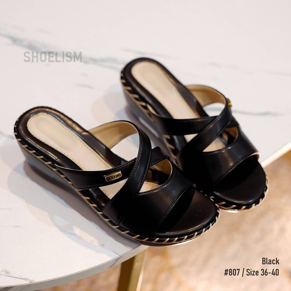 สวยและดีเชิญทางนี้เลยจ้า รองเท้าลำลอง หนังพียูนิ่มมาก ใส่ง่าย เดินสบาย รองเท้าเพื่อสุภาพ ที่ใครๆตามหา ต้องมีรุ่นนี้เลยจ้า