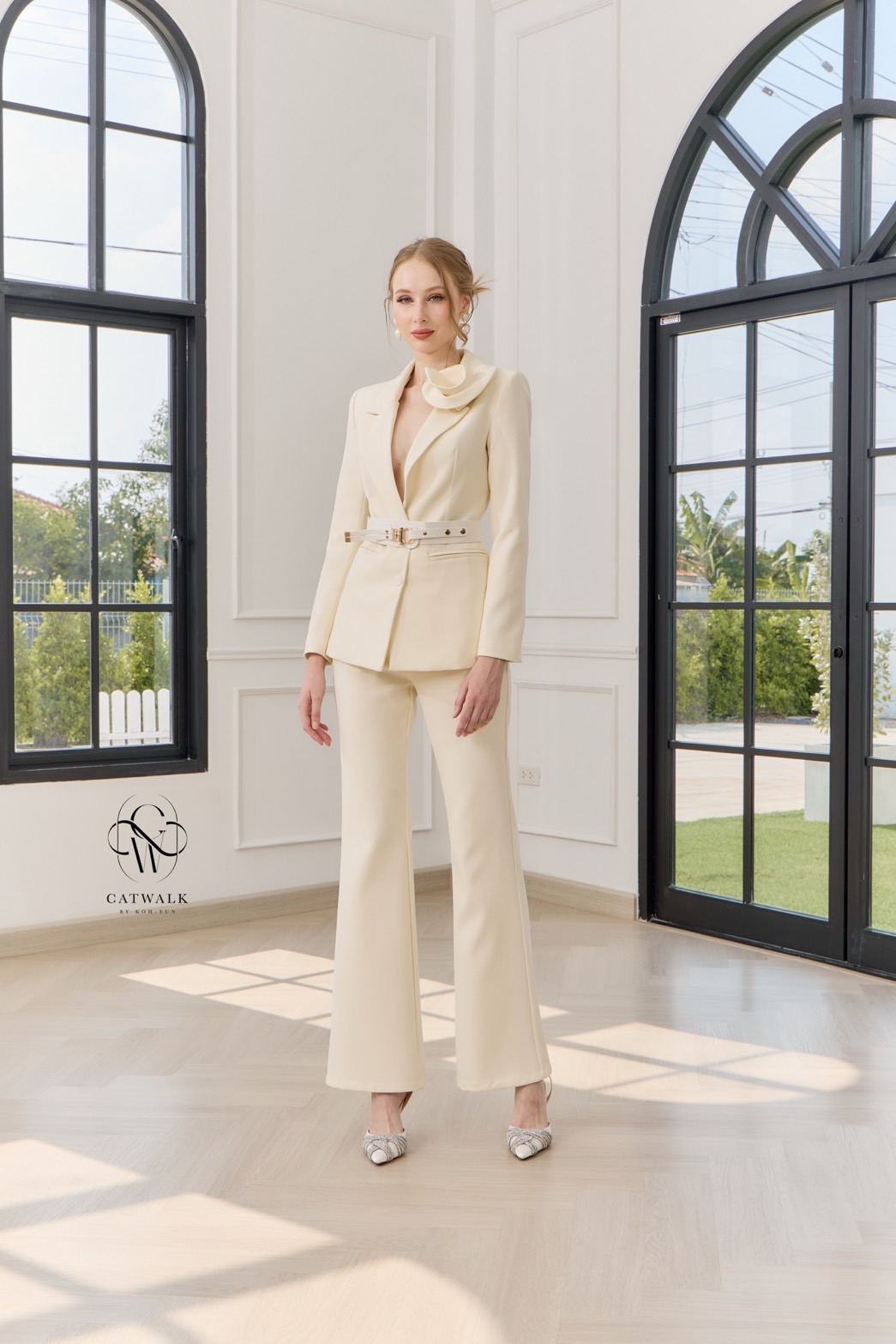 ชุดเซทแฟชั่น กับSet BLAZERปกดอกไม้+เข็มขัด+กางเกงทรงสวย