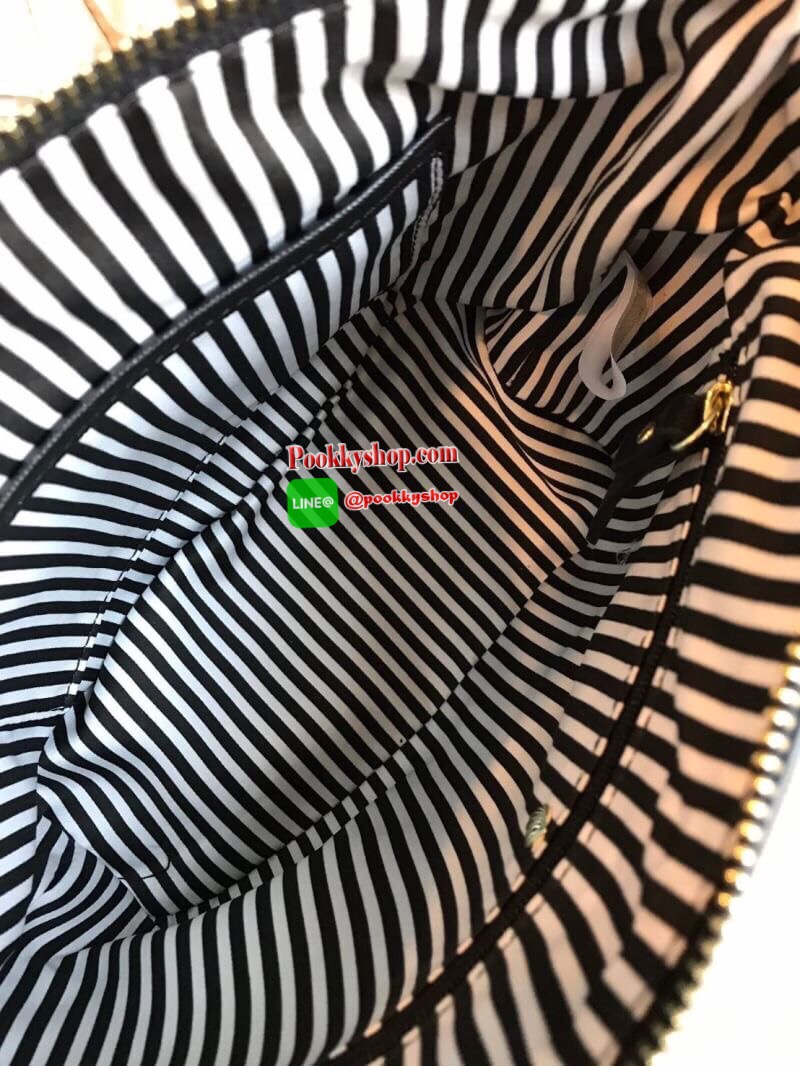 Kate Spade INA Greta Court Glitter Crossbody กระเป๋าถือหรือสะพายใบเล็ก วัสดุหนัง Saffiano สวยหรู ด้านหน้าประดับโลโก้สีทองสวย ก้นกระเป๋ามีดีเทลด้วยGlitter วิ้งๆดูหรู ภายในมีช่องซิปและช่องเล็ก สามารถใส่ ipad mini กระเป๋าสตางค์ใบยาวและของจุกจิกได้เยอะ มีหมุด