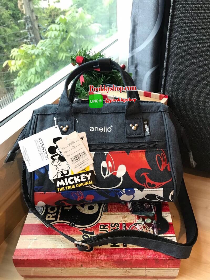 ANELLO MICKEY LIMITED EDITION REGULAR SHOULDER BAG DT-G002 รุ่นลิมิตเตทจาก Mickey90’s มาในรูปแบบ2way สไตล์Boston วาดลวดลายและสีสันแล้วสกรีนลายลงบนเนื้อผ้า สีสันตัวการ์ตูนแมทช์เข้ากับกระเป๋า ยังมีซับในพิมพ์ลายมิ้กกี้พิเศษสำหรับคอลเลคชันนี้เท่านั้นคร้า!!