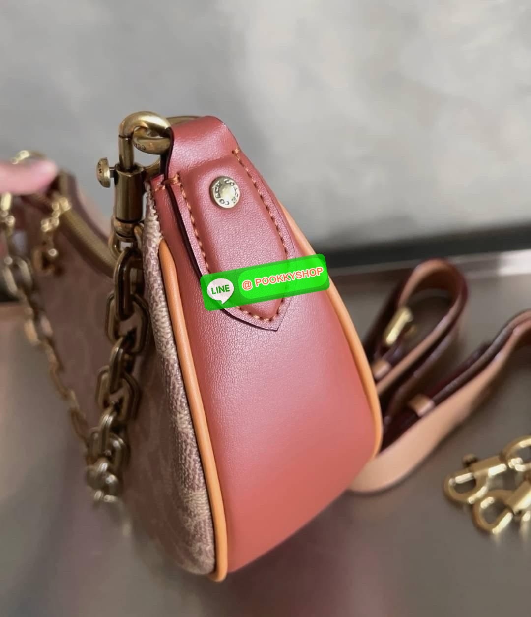 COACH MIRA SHOULDER BAG((CM582//583)) 💌เอาอะไรมาไม่คุ้ม ใบเดียวเอาอยู่ตลอดวันไม่ว่าจะตอนกลางวันหรือใช้ไปปาตีร์กลางคืน! หนังแท้อย่างดี นิ่มสวยคลาสสิคมากๆ