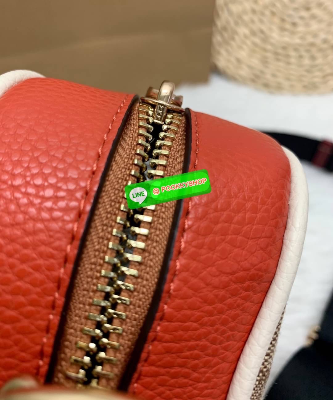 New arrival! 🌈รุ่นใหม่ห้ามพลาดค่ะ! Coach Dempsey Camera Bag In Signature Jacquard With Stripe And Coach Patch ((1912)) พร้อมส่งที่ไทย! กระเป๋าสะพายครอสบอดี้ร์กรือสะพายข้างได้ วัสดุJacquard+หนังแท้ สวยงามมากๆค่ะ ด้านหน้ามีป้ายวงกลมหนังโลโก้แบรนด์ เ