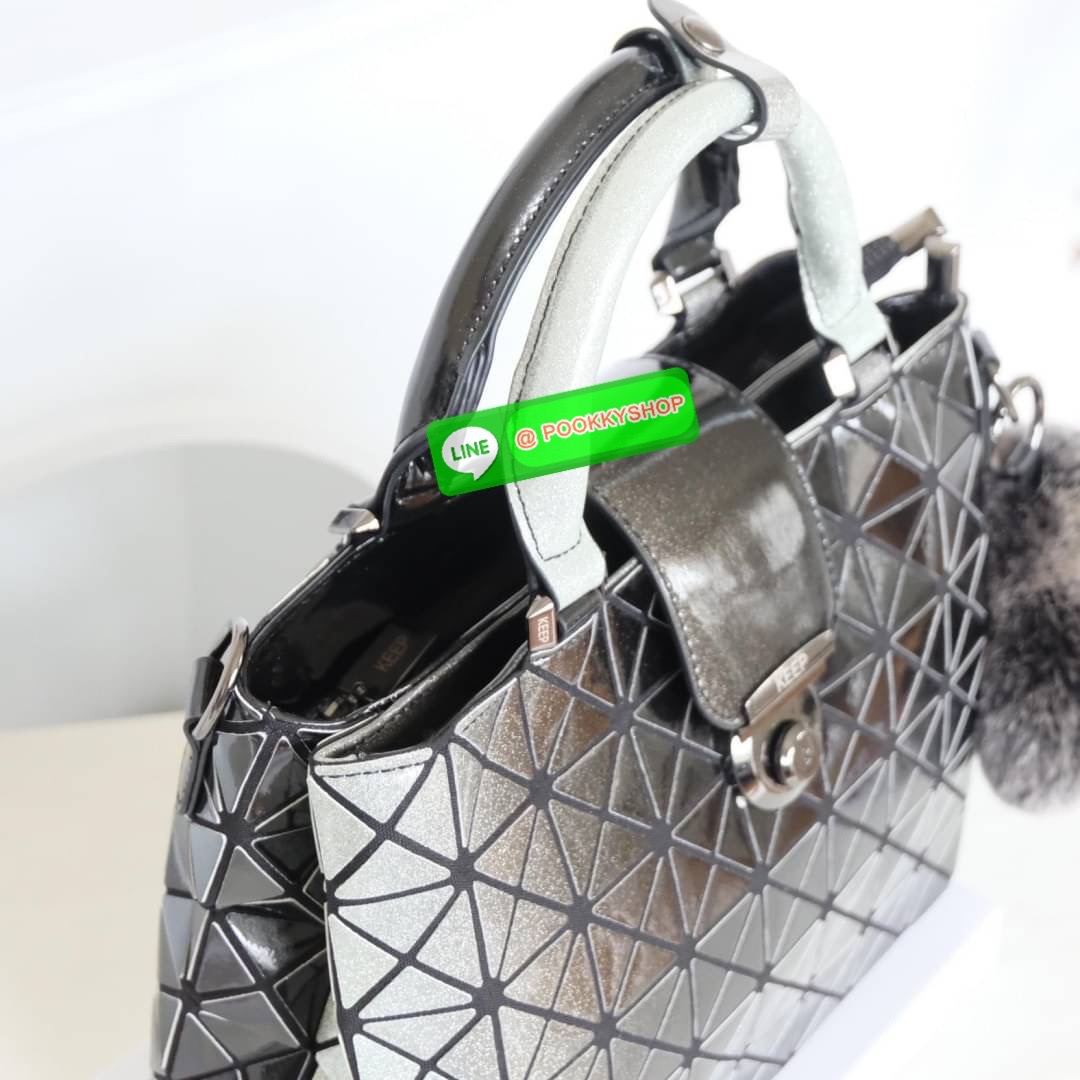 สินค้าเข้าใหม่ 𝗞𝗘𝗘𝗣 𝐀𝐋𝐈𝐙 𝗖𝗢𝗟.𝟮 ลายใหม่ ( DIAMOND PATTERN ) ทรงสวย ขายดี ขนาดกำลังดี และที่สำคัญ !! น้ำหนักเบา ไม่รอช้าทางแบรนด์เลยทำ สีใหม่มาเพิ่มลูกเล่นให้กับ