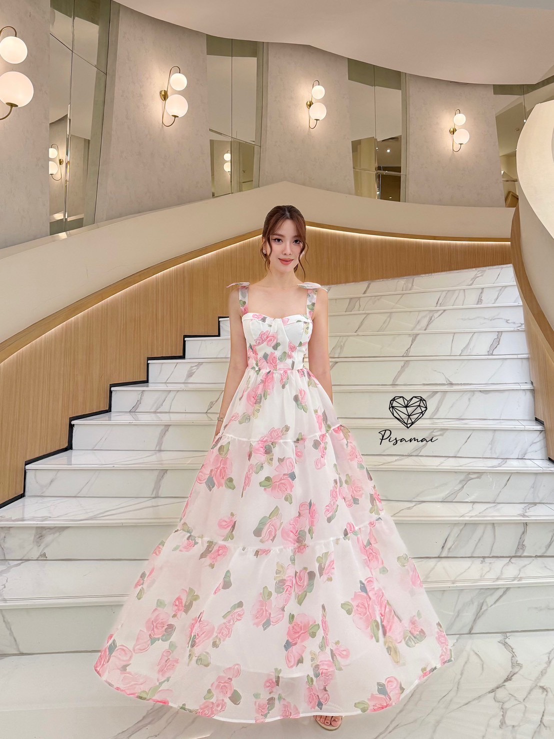 เดรสแฟชั่น เดรสผ้าแก้วตัวยาวมาในสีขาวลายดอกกุหลาบ สวยฟูฟ่อง